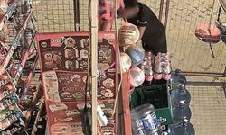 Çocuk yaştaki 2 kişi 100 bin liralık ürün çaldı