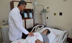 67 yaşındaki kadının karnından devasa kitle çıktı
