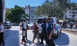 Kuşadası’nda zabıta memurunu darbeden 2 kadın dilenci tutuklandı
