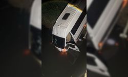 Aydın’da minibüs dereye uçtu