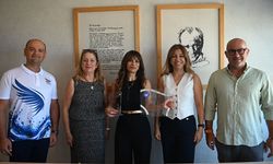 Kuşadası'nda kulaçlar kız öğrencilerin eğitimine destek olmak için atılacak