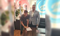 18 yaşını doldurdu, MHP'ye kaydını yaptırdı