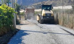Başkan Yetişkin Efeler’in yollarını yeniliyor