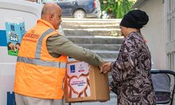 Kuşadası’nda ihtiyaç sahiplerine gıda kolisi ulaştırıldı