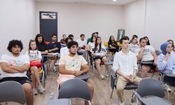Efeler Belediyesi’nden gençlere sınav yolculuğunda rehberlik desteği