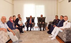 Vali Varol, gazi Çakır ve ailesiyle bir araya geldi