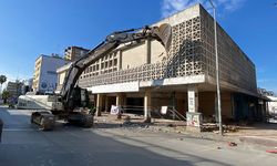 Nazilli’de Ahmet Şensan Kültür Merkezi için yıkım başladı