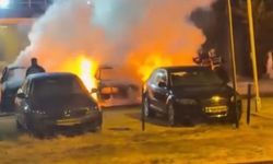 Kuşadası'nda 2 otomobil ateşe verildi