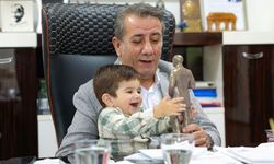 Başkan Yetişkin, sağlığına kavuşan minik Teoman'ı ağırladı