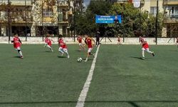Efeler’de minik sporcular kıyasıya mücadele etti