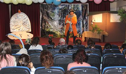 Aydın'da depremzede çocuklara tiyatro gösterisi sunuldu