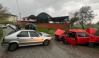 Aydın'da iki otomobilin çarpıştığı kazada 2 kişi yaralandı