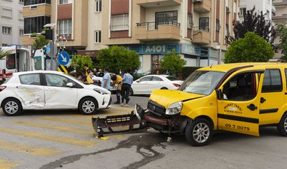 Aydın’da taksi ile otomobil çarpıştı