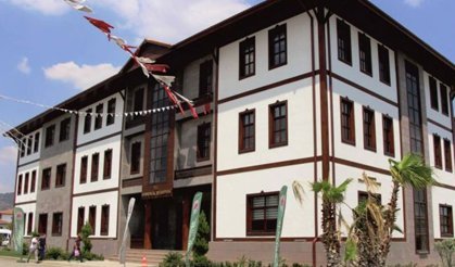 Germencik Belediyesine operasyon: 3 gözaltı