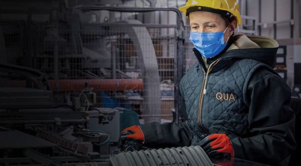 QUA Granite kadınlara her noktada çalışma imkanı sunuyor