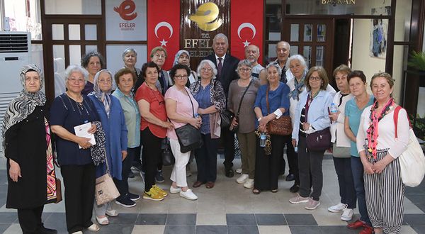 Emekli öğretmenlerden Başkan Atay’a bayram ziyareti
