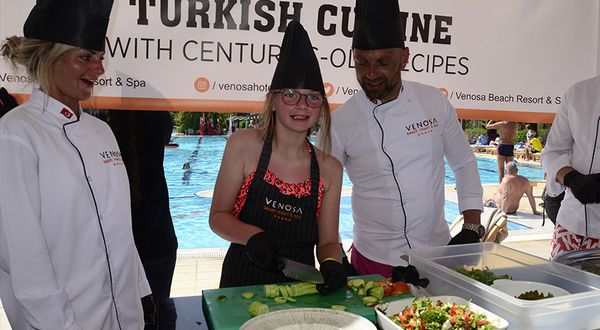 Aydın'da İngiliz turistler Türk yemekleri yaptı