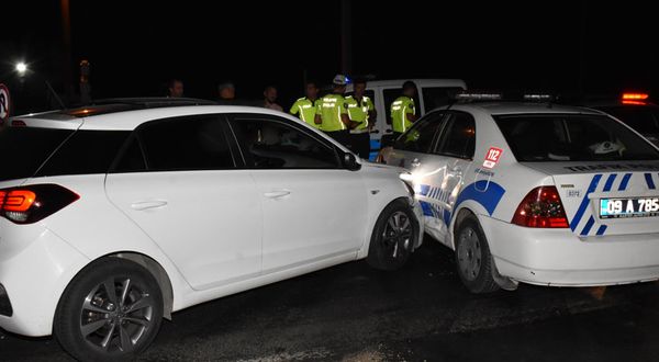 Polisten kaçmaya çalışan alkollü sürücü ekip aracına çarptı