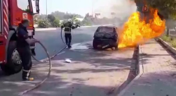 Aydın'da seyir halindeki otomobil alev alev yandı