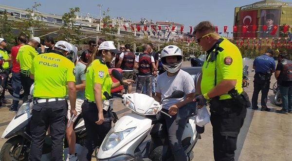 Aydın'da motosiklet sürücülerine güvenli sürüş eğitimi