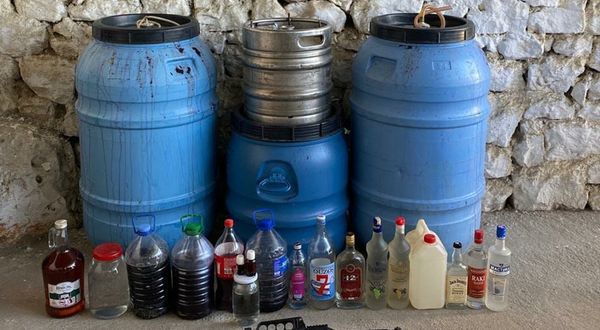 Aydın’da bir evde 480 litre el yapımı şarap ele geçirildi