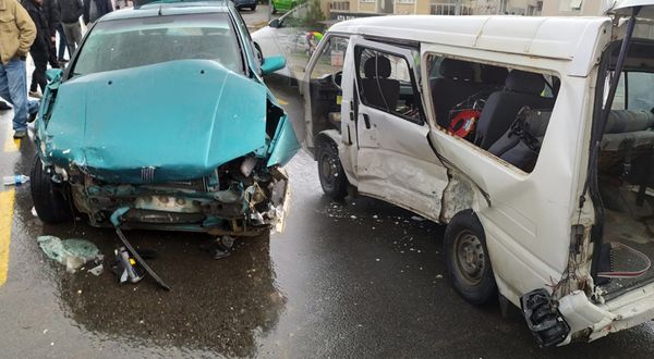 Aydın’da otomobille minibüs çarpıştı