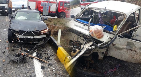 2 otomobilin çarpıştığı kazada 1 kişi yaralandı