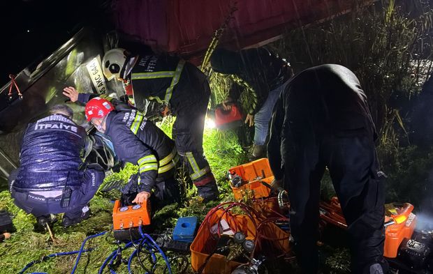 Aydın’da TIR takla atıp tren yoluna uçtu: 1 ölü