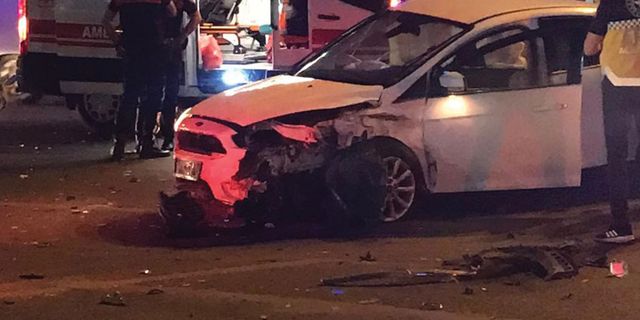 Aydın’da 2 otomobilin çarpıştı kazada  iki kişi yaralandı