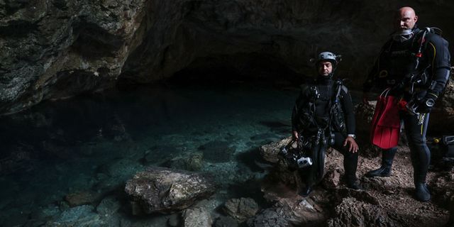 Zeus Mağarası’ndaki göl berraklığıyla dikkati çekiyor