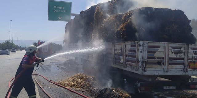 Aydın - İzmir Otoyolu’nda saman yüklü TIR yandı