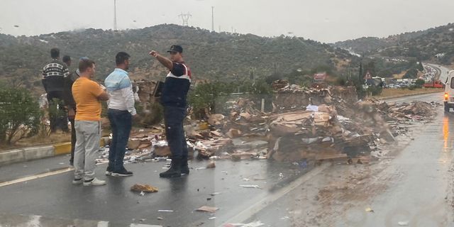 Aydın’da TIR devrildi
