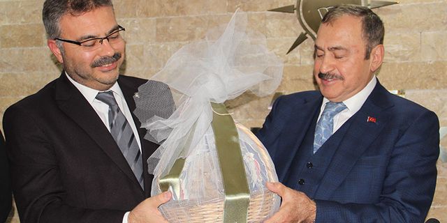 Milletvekili Eroğlu AK Parti Aydın İl Başkanlığı'nı ziyaret etti