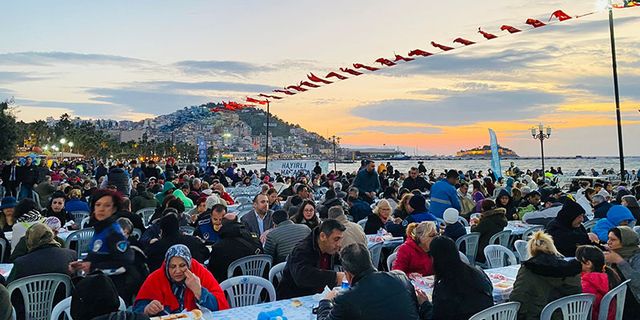 Aydın Büyükşehir Belediyesi 15 bin kişiye iftar yemeği verdi