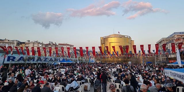 Büyükşehir’in iftar sofraları binlerce Aydınlıyı bir araya getirdi