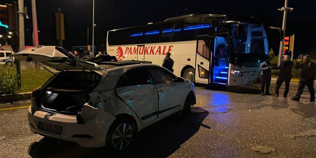 Aydın'da yolcu otobüsü ile otomobilin çarpışması sonucu 5 kişi yaralandı