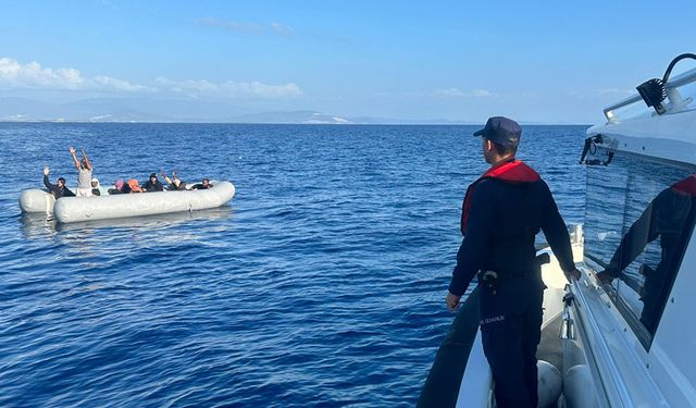 Didim’de 14 düzensiz göçmen kurtarıldı