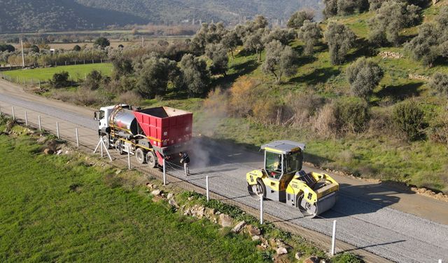 Efeler yolları asfaltlıyor vatandaşların yüzü gülüyor