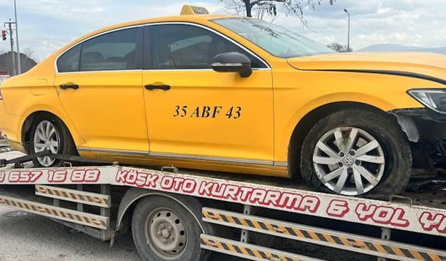 Köşk’te taksi elektrik direğine çarptı