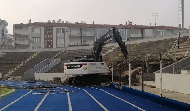 Menderes Stadı’na ilk kepçe vuruldu