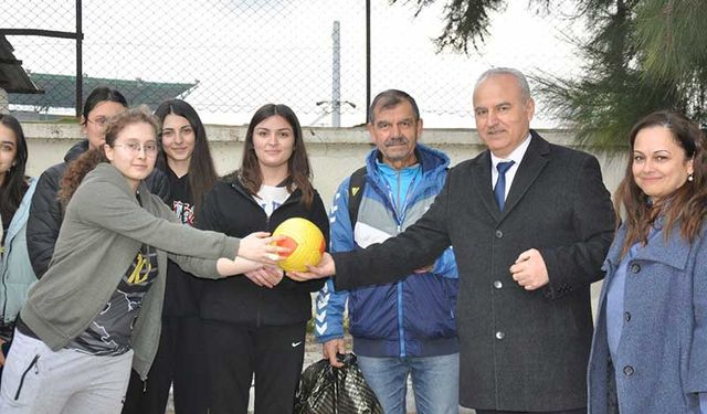 Başkan Kıvrak'tan bayan sporculara ziyaret