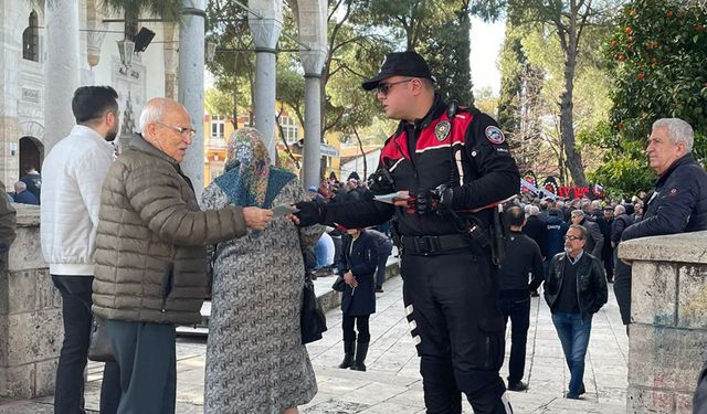 Polis ekipleri vatandaşları dolandırıcılara karşı uyardı