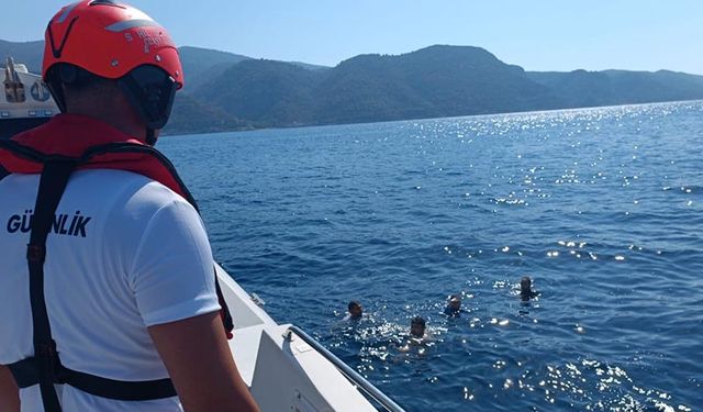 Kuşadası'ndan yüzerek Yunanistan'a gitmeye çalıştılar