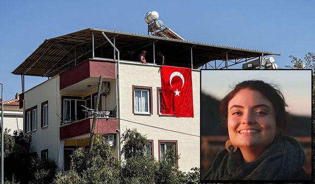 İsrail askerlerince öldürülen  gencin  Didim'deki dede evine Türk bayrakları asıldı