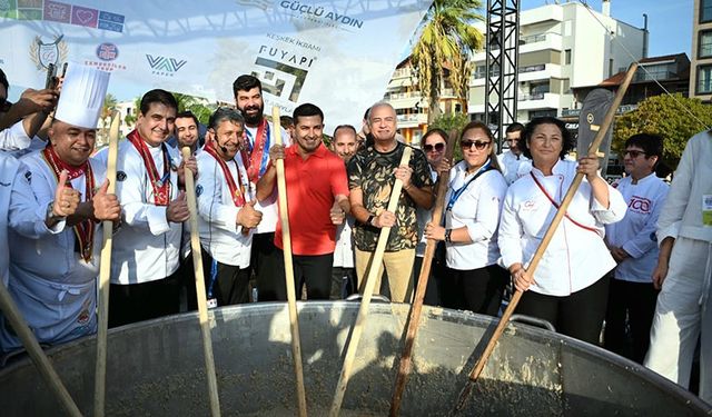 Kuşadası Sokak Festivali’nde rekor keşkek ikramı