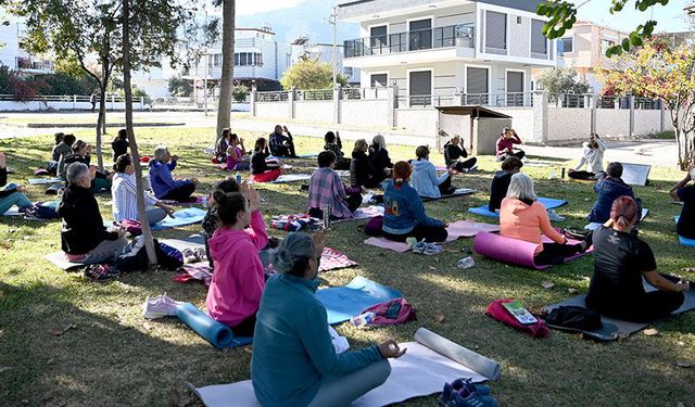 Güzelçamlı’nın muhteşem havasında yoga yaptılar