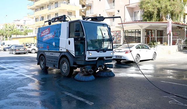 Kuşadası’nda 7/24 temizlik mesaisi