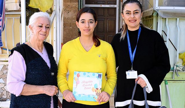 Kuşadası Belediyesi’nden 11 ayda 330 bebeğe hoş geldin ziyareti