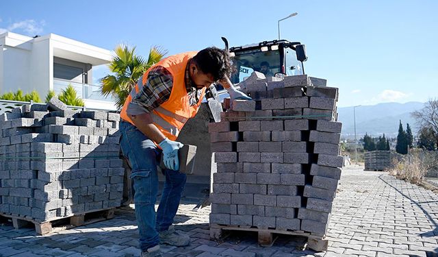 Kuşadası’nda hizmet üretme mesaisi aralıksız devam ediyor