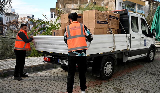 Kuşadası Belediyesi’nin kış desteği soba yardımı ile sürüyor